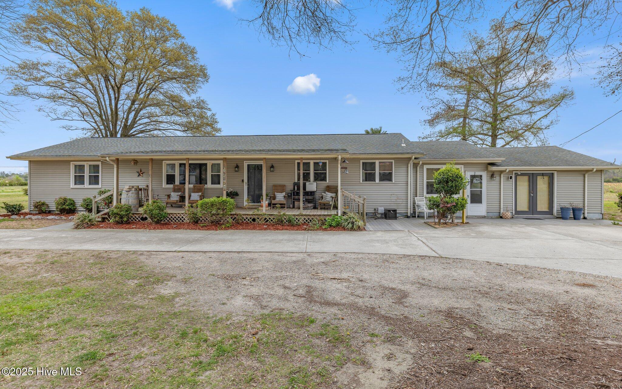 Property Photo: 293 Knotts Island Road NC 27950