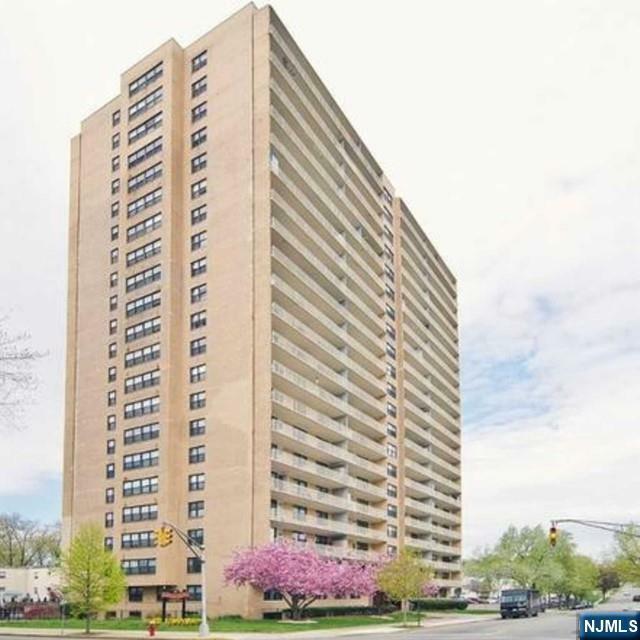 Property Photo: 285 Aycrigg Avenue 14F NJ 07055