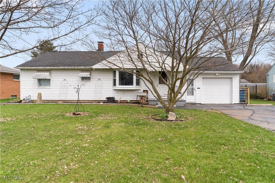 Property Photo:  983 Beechwood Drive  OH 44420 