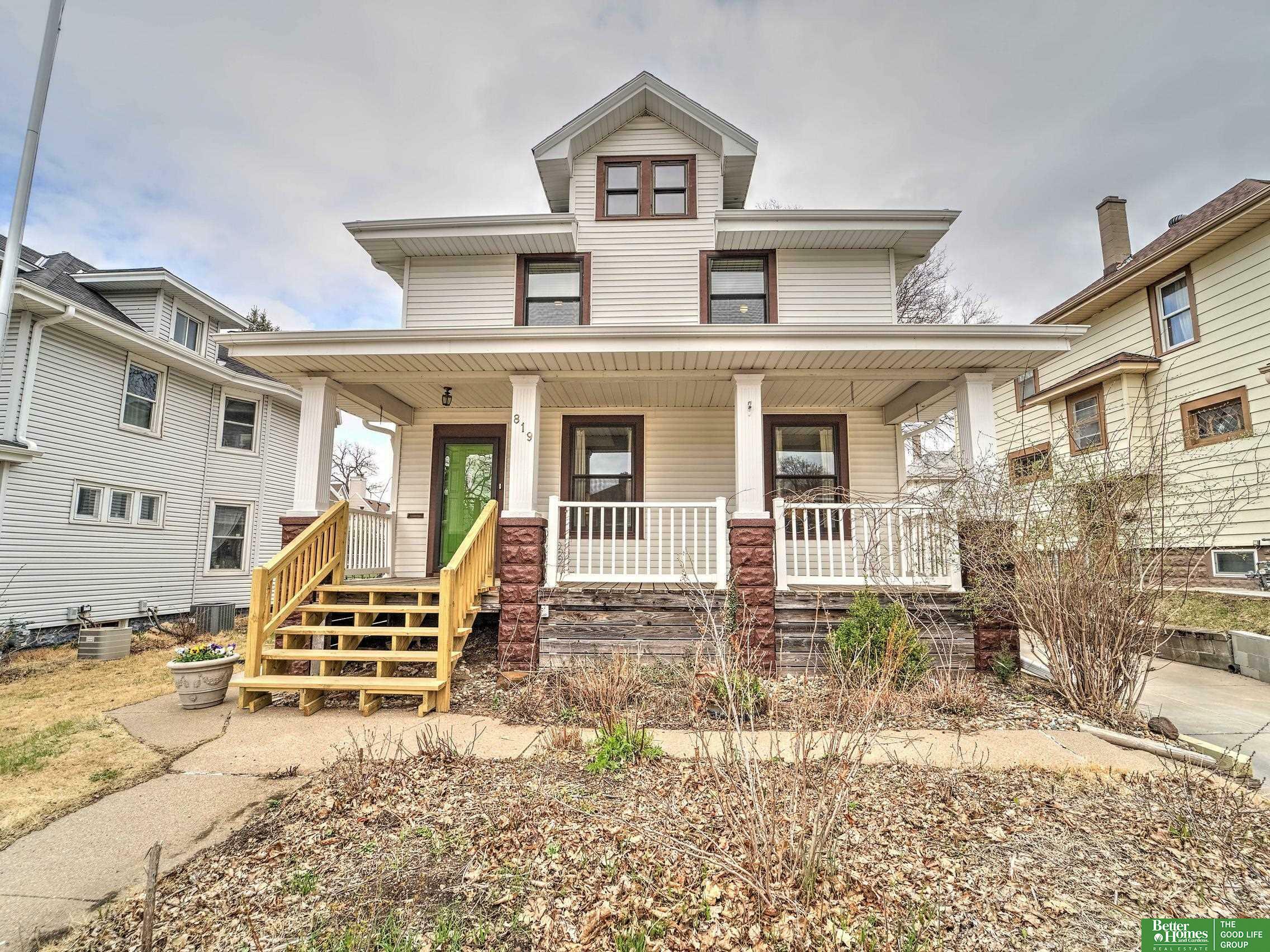 Property Photo: 819 S 37th Street NE 68105