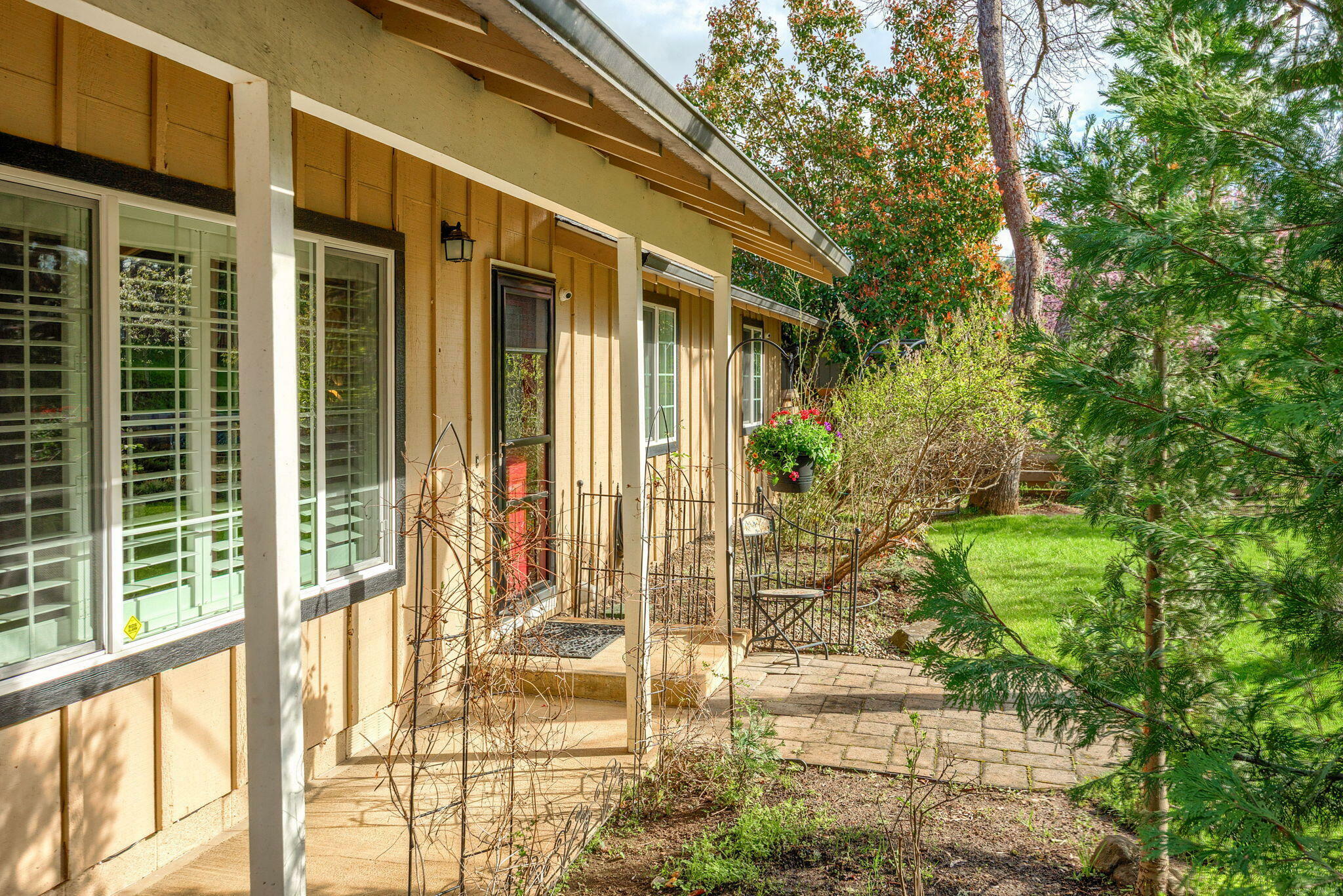 Property Photo: 440 G Street OR 97530