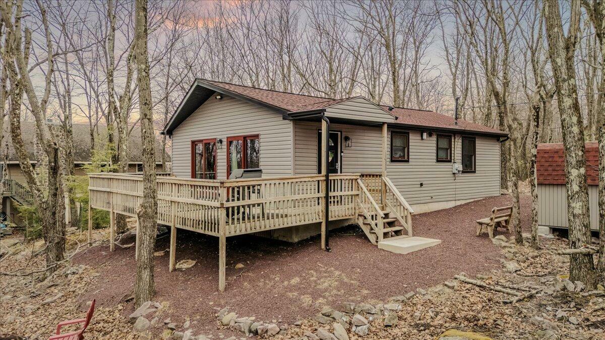 Property Photo: 137 Skye Drive PA 18624