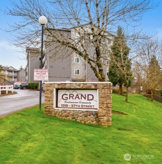 1318  37th Street 2-516  Everett WA 98201 photo