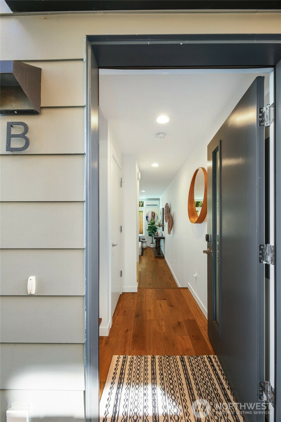 Property Photo: 4516 40th Avenue SW B WA 98116