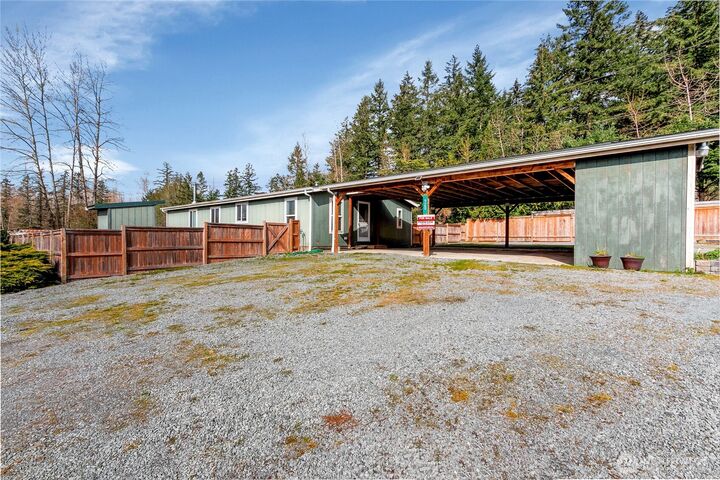 Property Photo:  920  336th Street E  WA 98580 