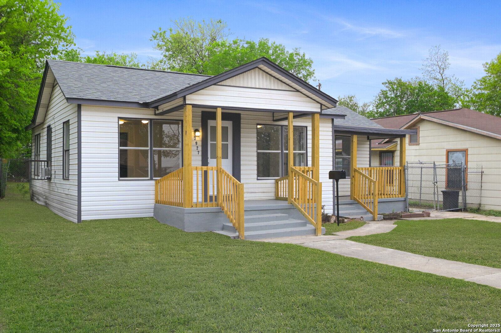 Property Photo:  3927 W Houston  TX 78207 