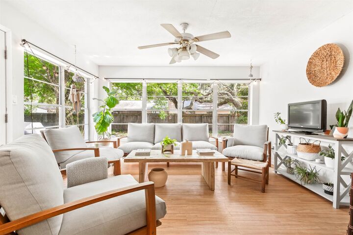 Property Photo:  503 D St  FL 32080