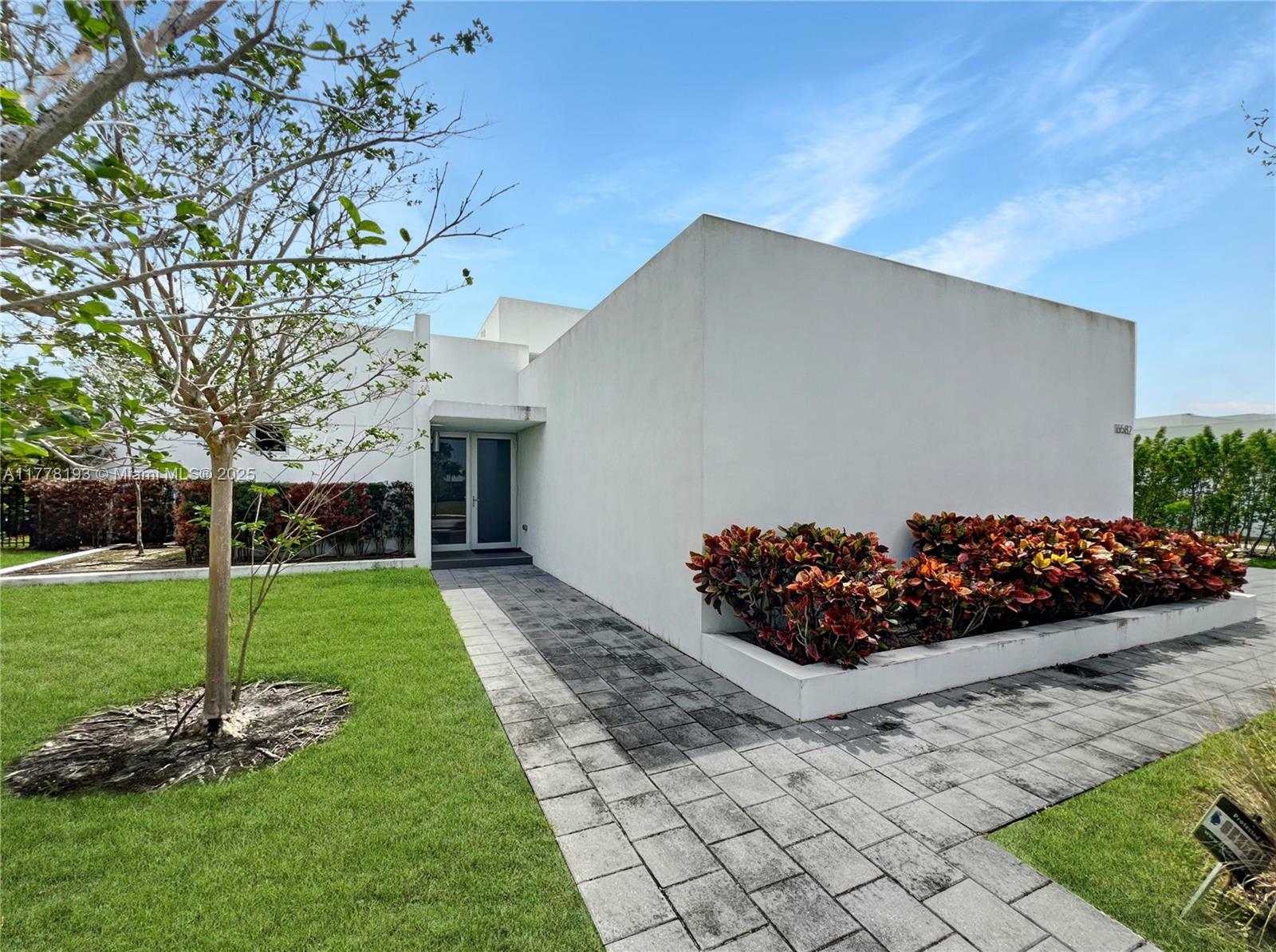Property Photo: 16582 S Botaniko Dr S FL 33326