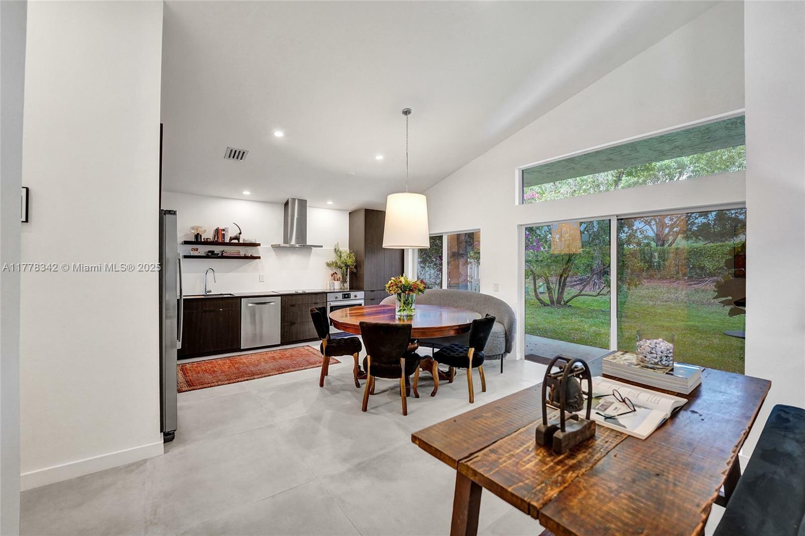 Property Photo: 648 Sand Creek Cir FL 33327