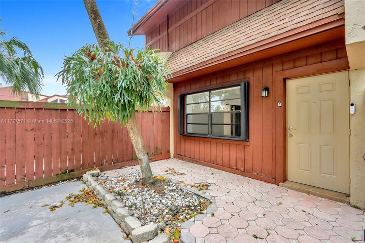 Property Photo: 6619 SW 116th Pl G7 FL 33173