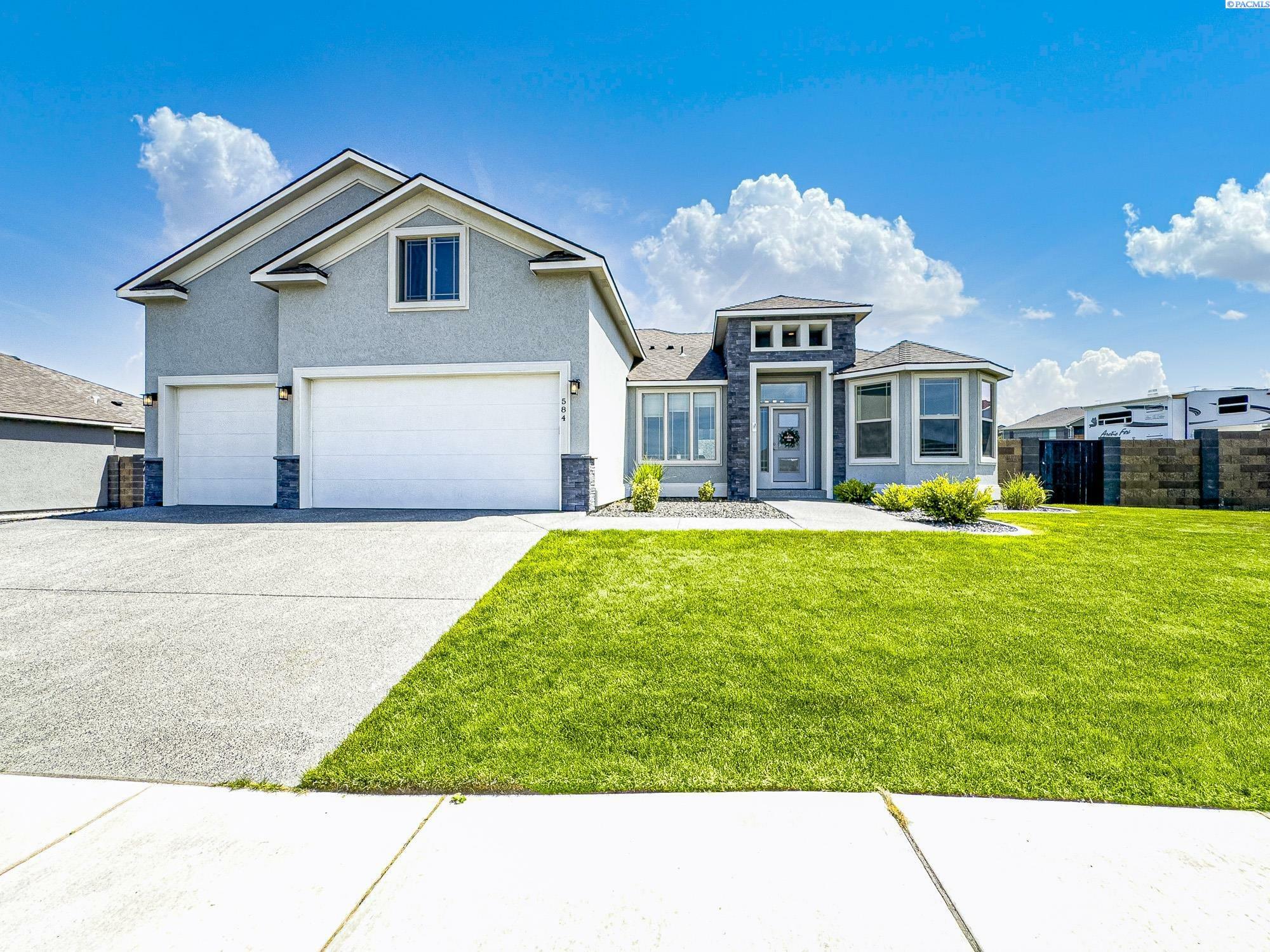 Property Photo: 584 Thebes St WA 99353