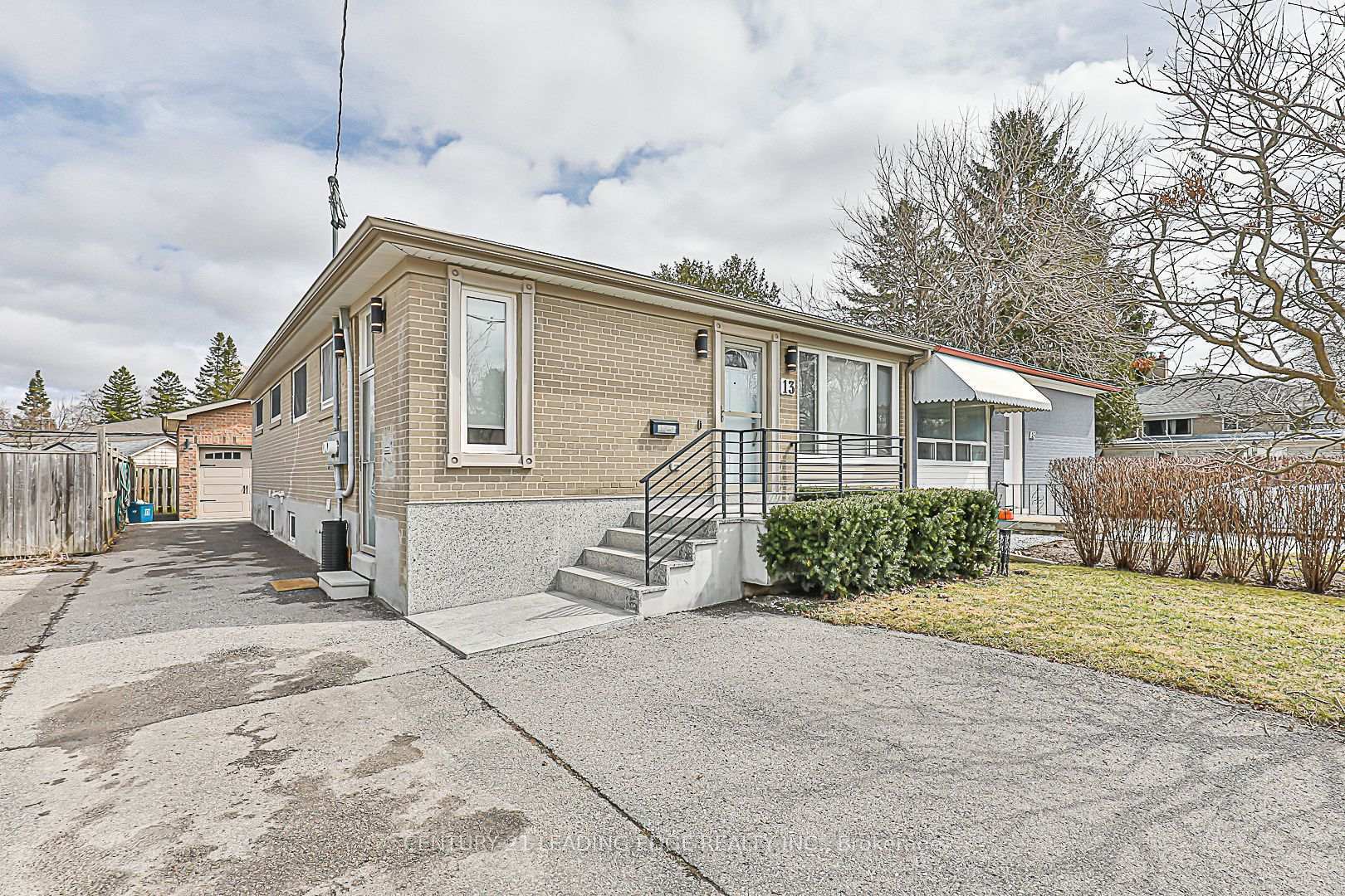 Property Photo: 13 Richardson Drive ON L4G 1Y9