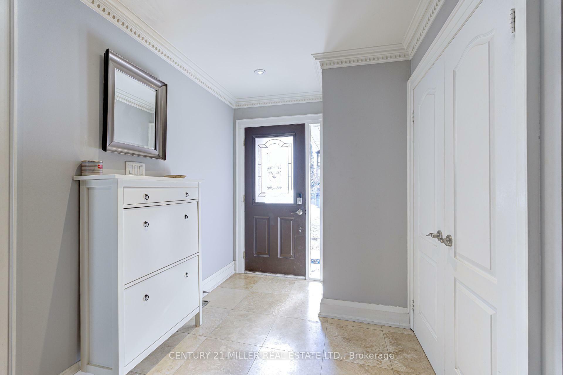 Property Photo: 39 Iona Crescent ON L4H 1C4