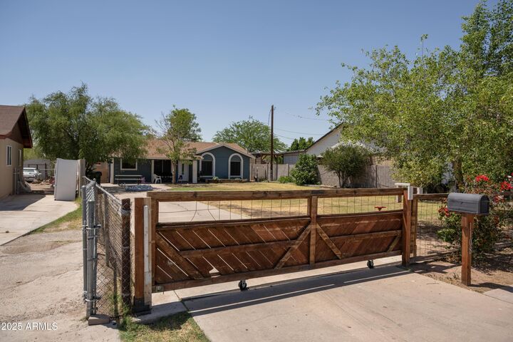 1108 S Lebanon Lane  Tempe AZ 85288 photo