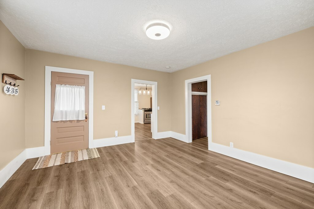 Property Photo: 435 N Mt. Vernon OH 44842