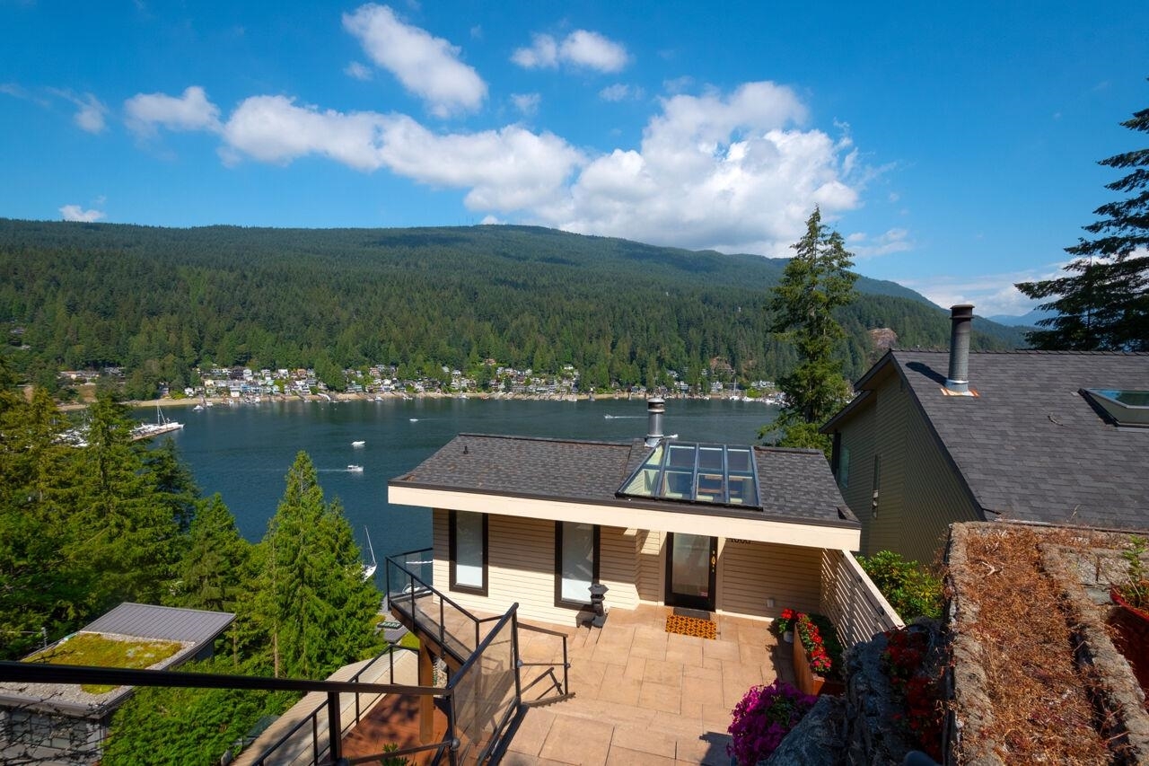 Photo de la propriété: 4660 Eastridge Road BC V7G 1K4