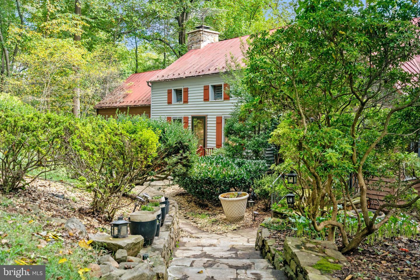 Property Photo: 38245 Hughesville Road VA 20132