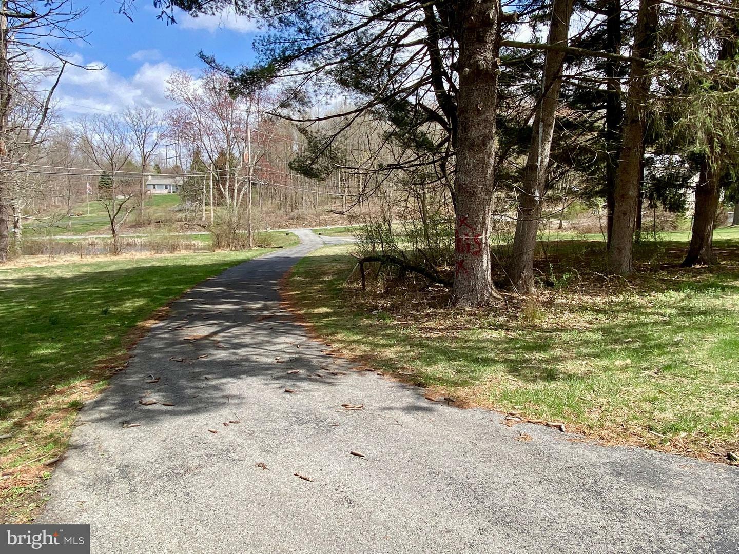 Property Photo: 7 Spring Lane PA 18011