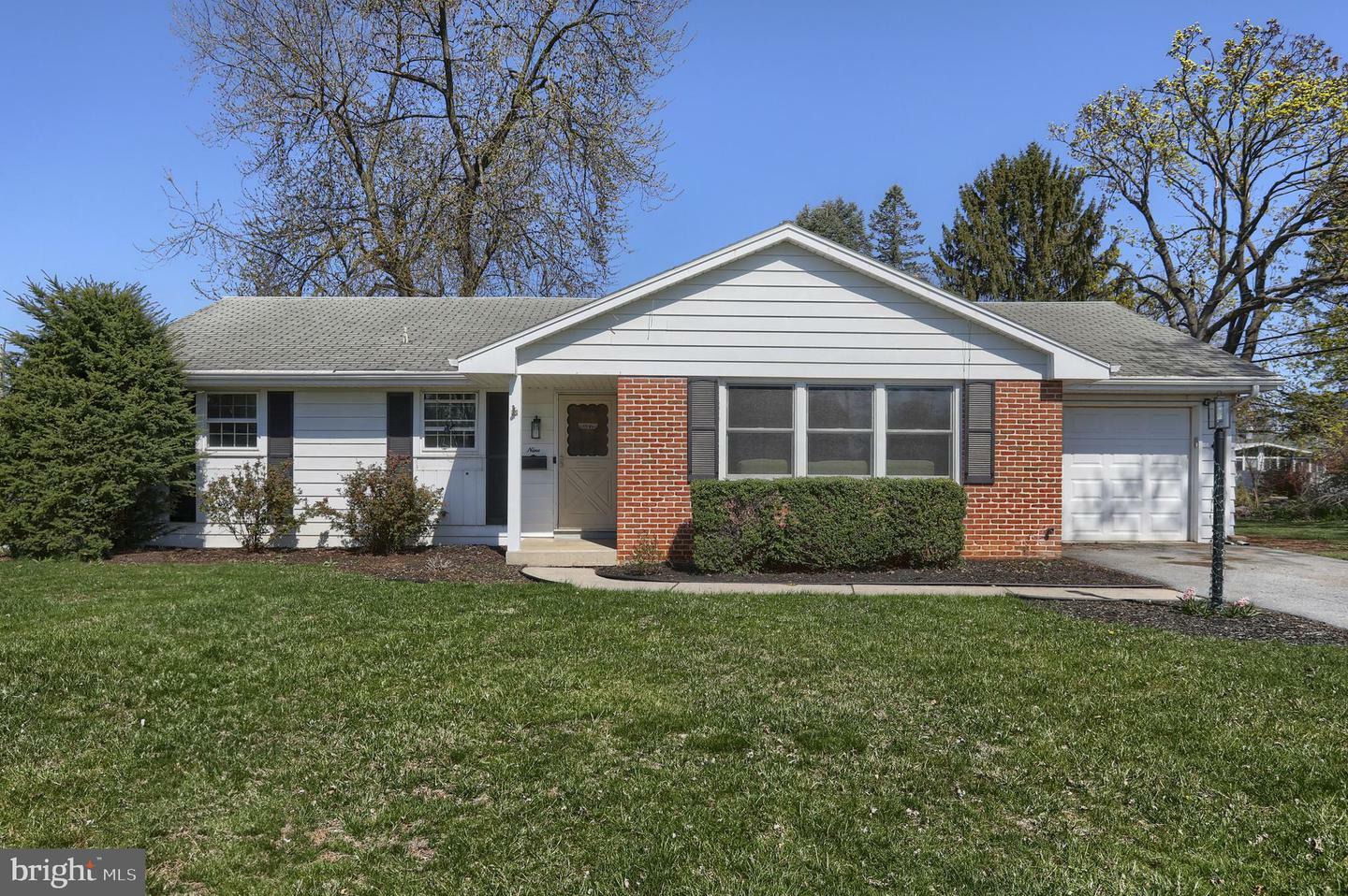 Property Photo: 9 Lynnwood Drive PA 17078
