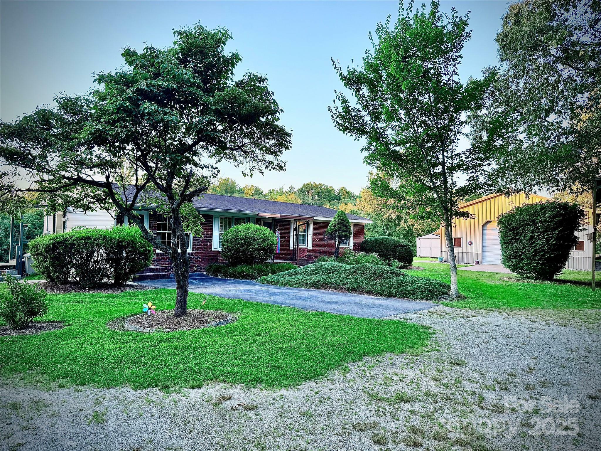 Property Photo: 520 Loop Road NC 28792