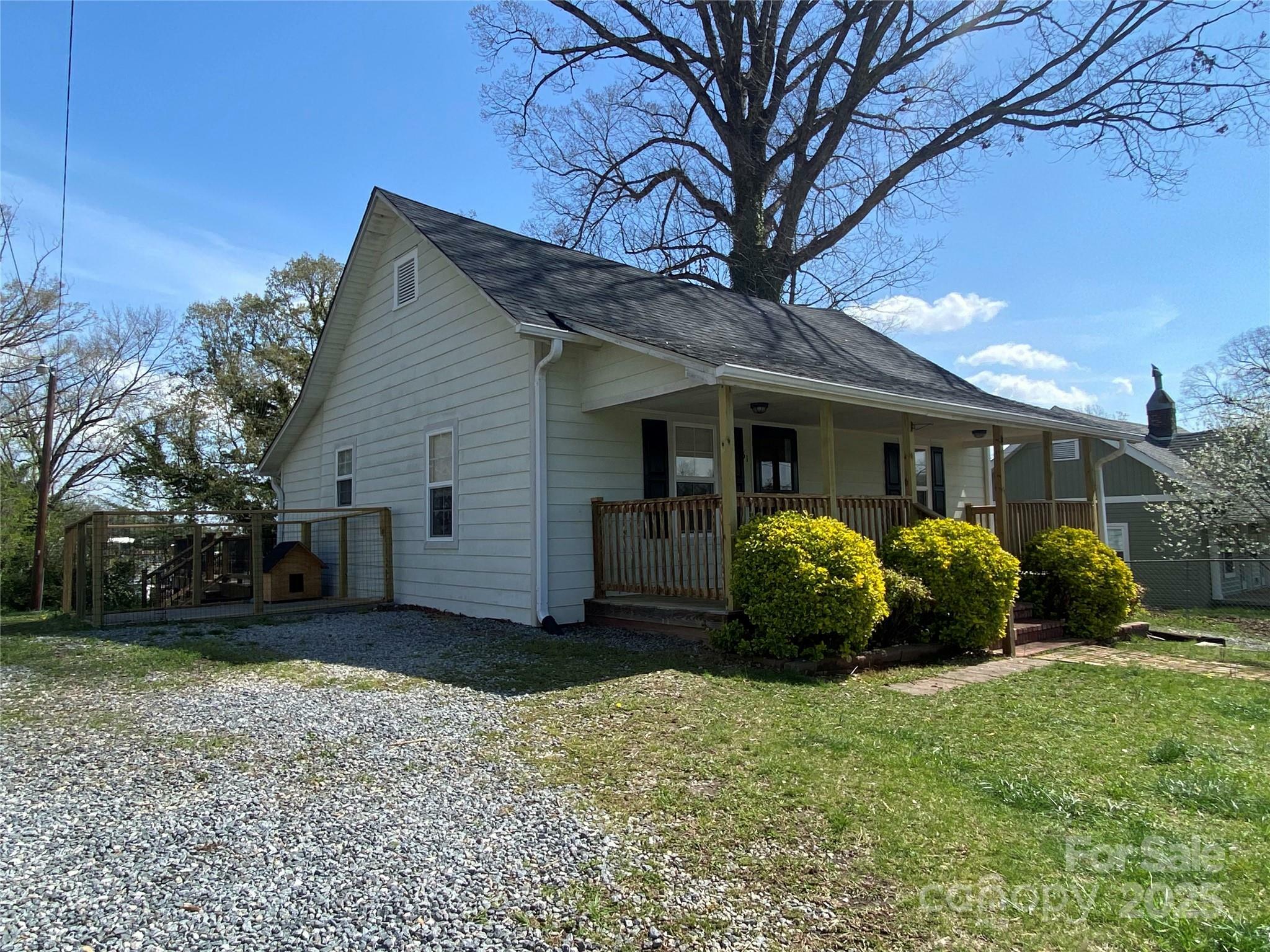 Property Photo: 51 W Cross Street NC 28752
