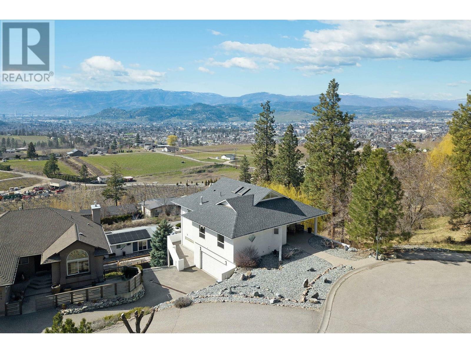 1022 James Hockey Place  Kelowna BC V1X 7L2 photo