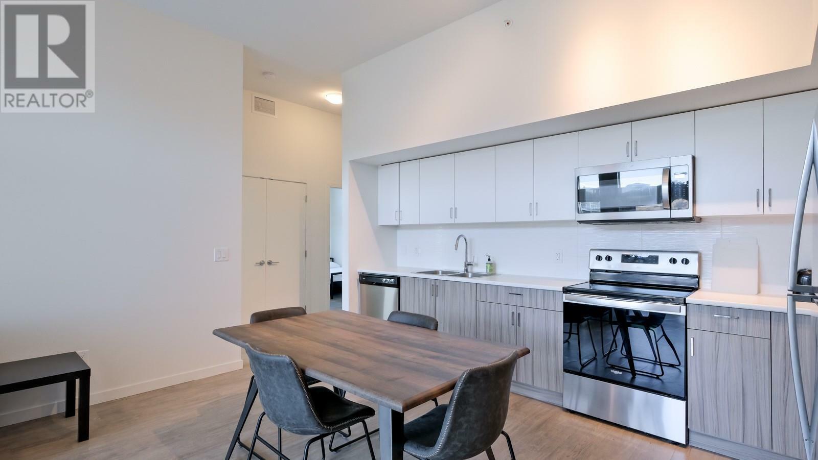 Property Photo: 625 Academy Way Ph11 BC V1V 0E3