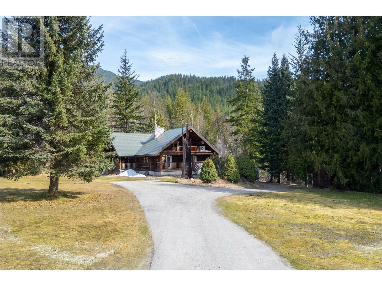 1130 Montana Place  Revelstoke BC V0E 2S0 photo