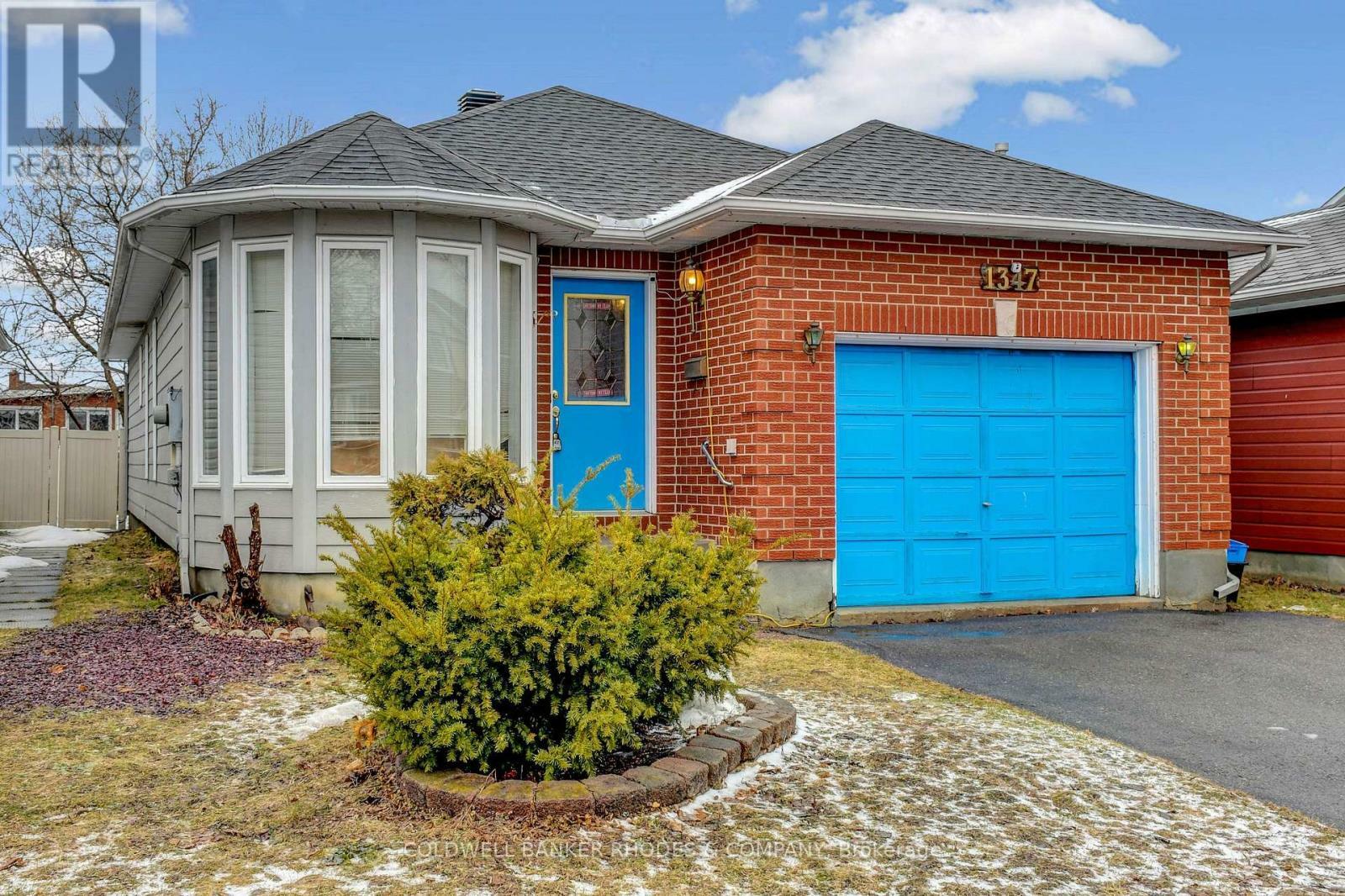 Photo de la propriété: 1347 Paardeburgh Avenue ON K1V 6V6
