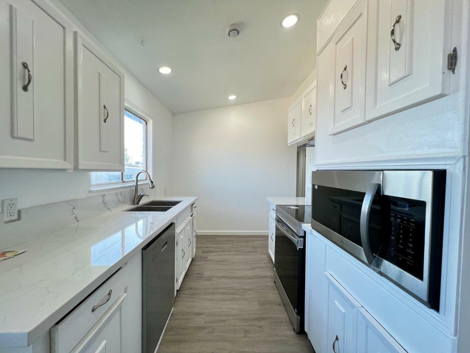 Property Photo: 115 Beverly Drive CA 93612