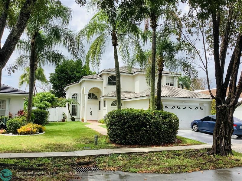 Property Photo: 17686 SW 10th St FL 33029