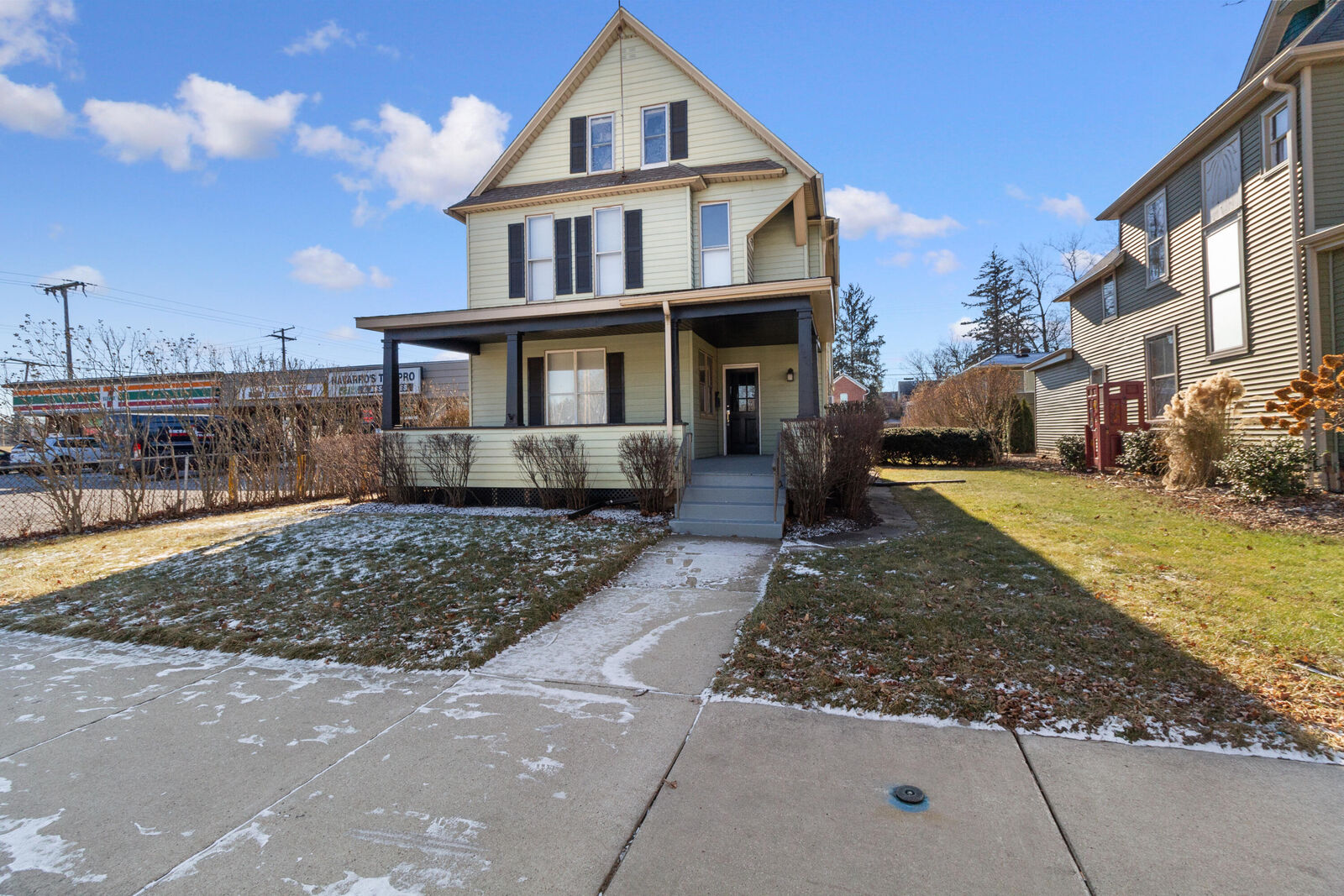 Property Photo: 704 Lincolnway IN 46383