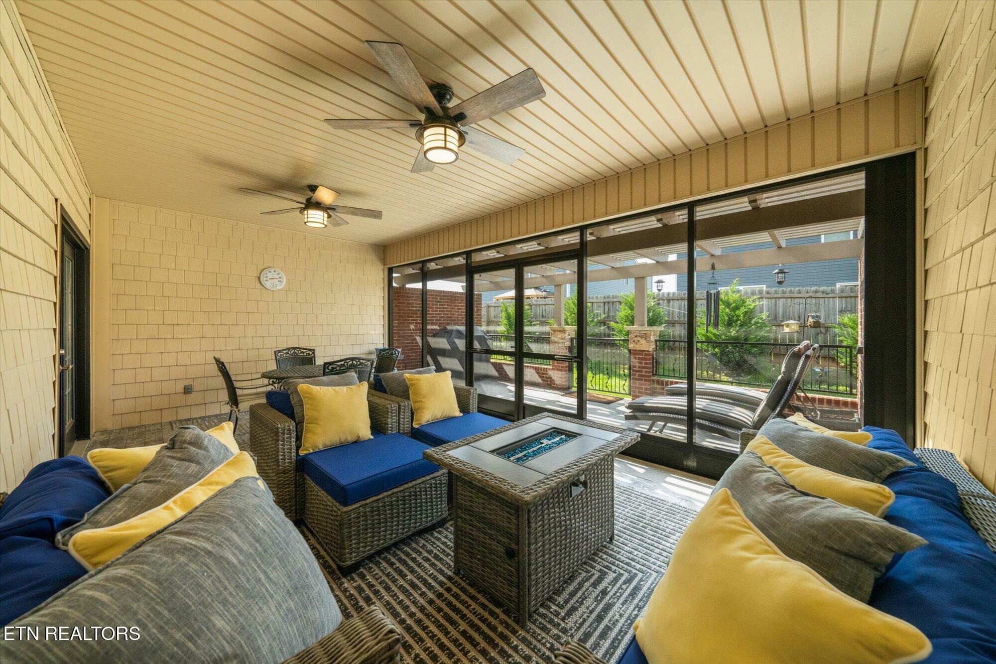 Property Photo: 803 Fountain View Way TN 37865