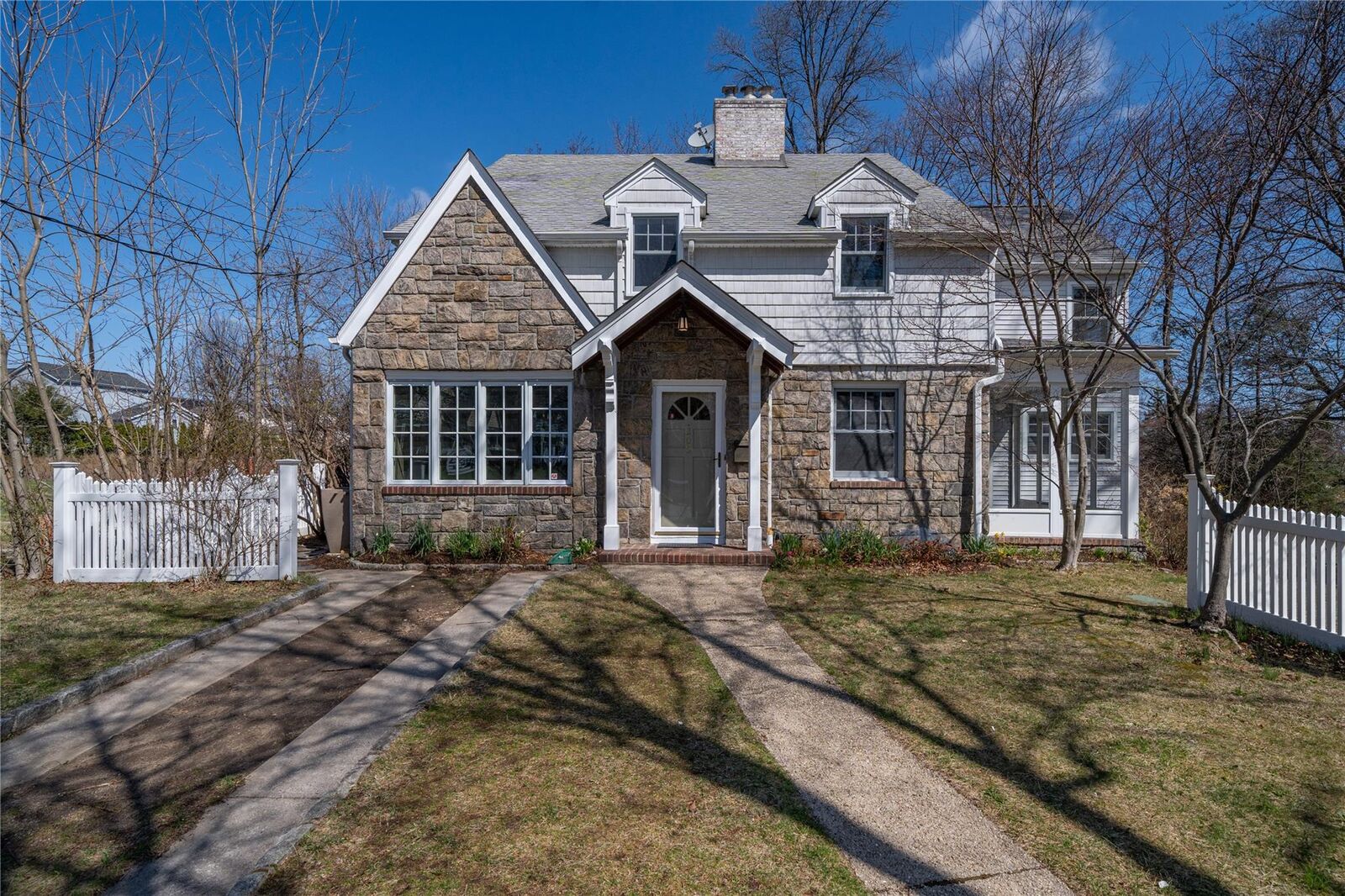 Property Photo:  205 Beech Street  NY 10709 