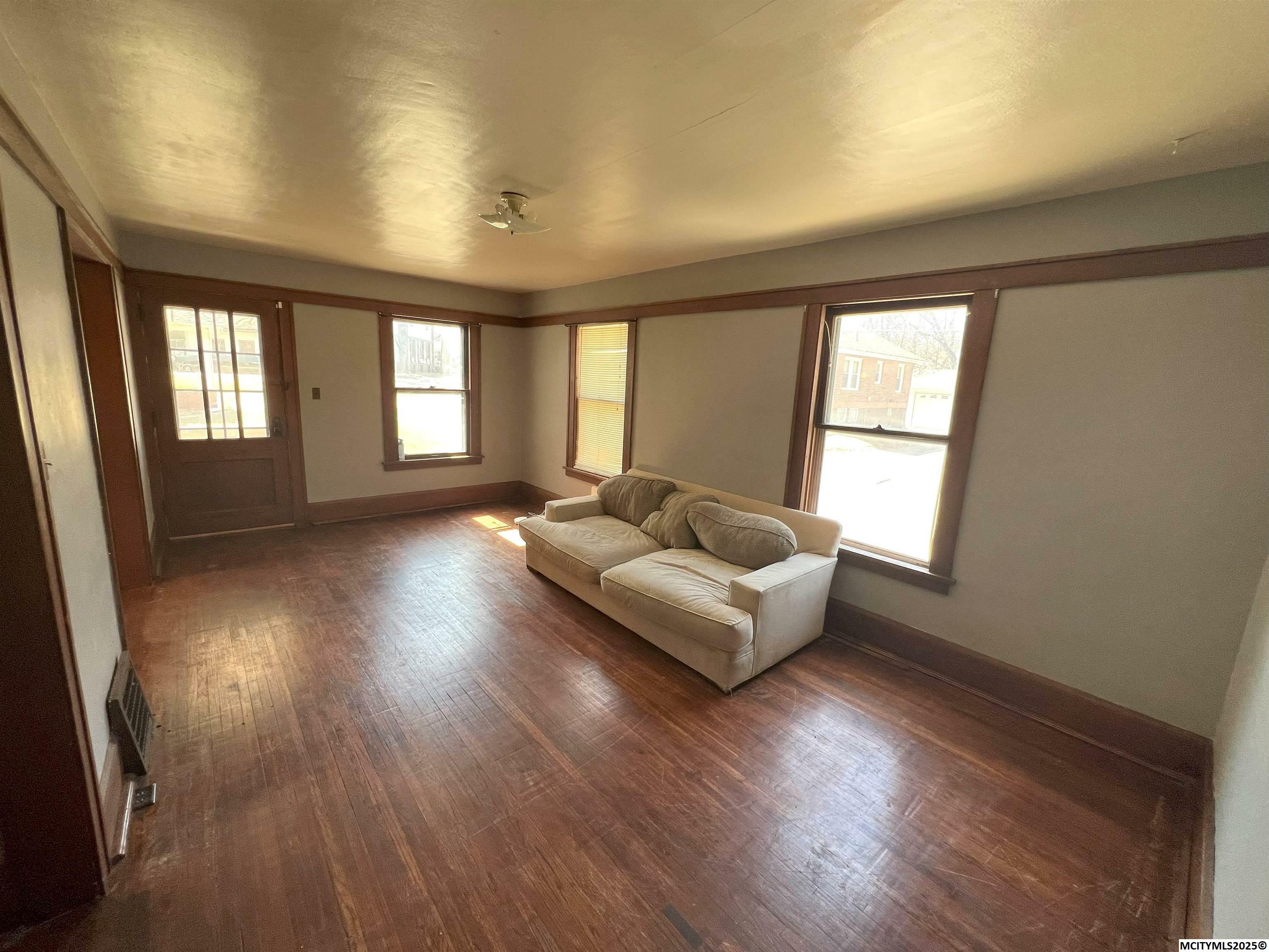 Property Photo:  5 Willow Dr  IA 50401 