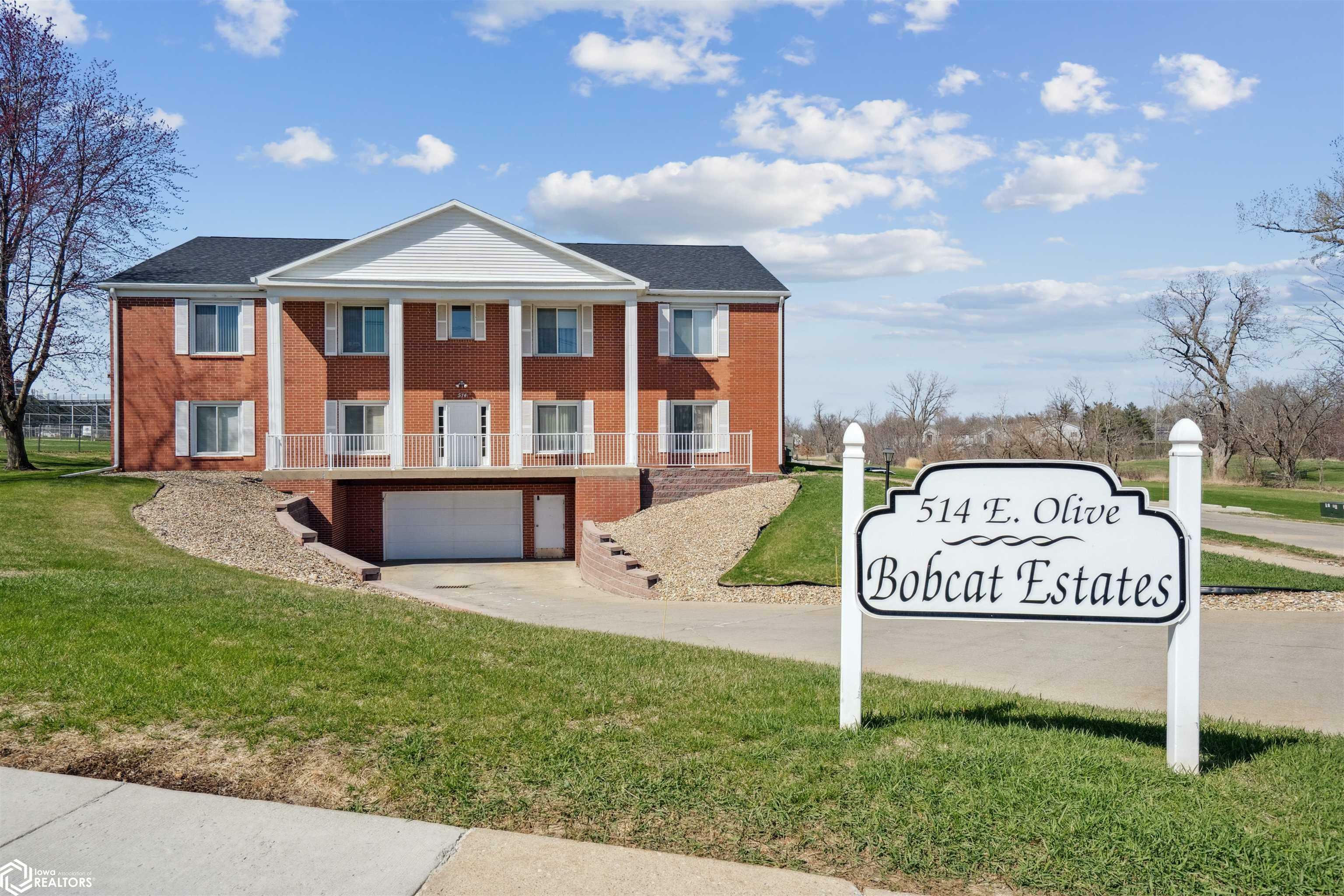 Property Photo: 514 E Olive Street 110 IA 50158