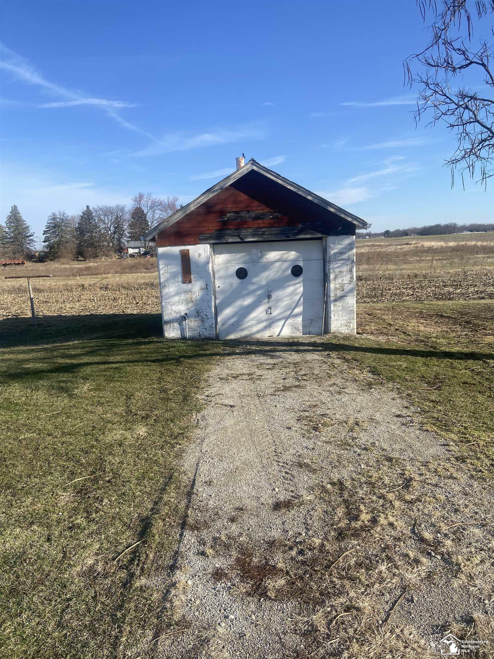 Property Photo: 2438 W Sigler Road MI 48162