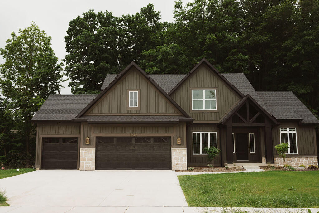 Property Photo:  1942 Creekside Drive SW  MI 49315 