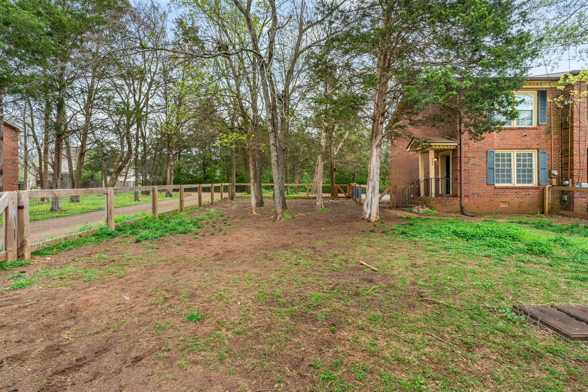 Property Photo: 733 Holder Dr TN 37217