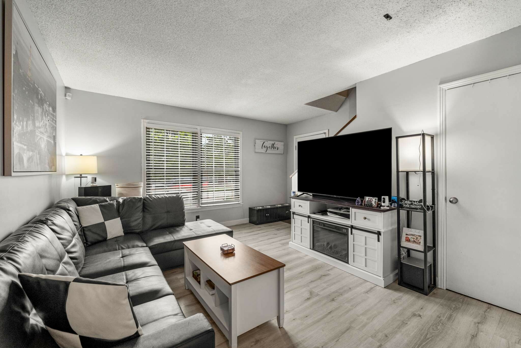 Property Photo: 733 Holder Dr TN 37217