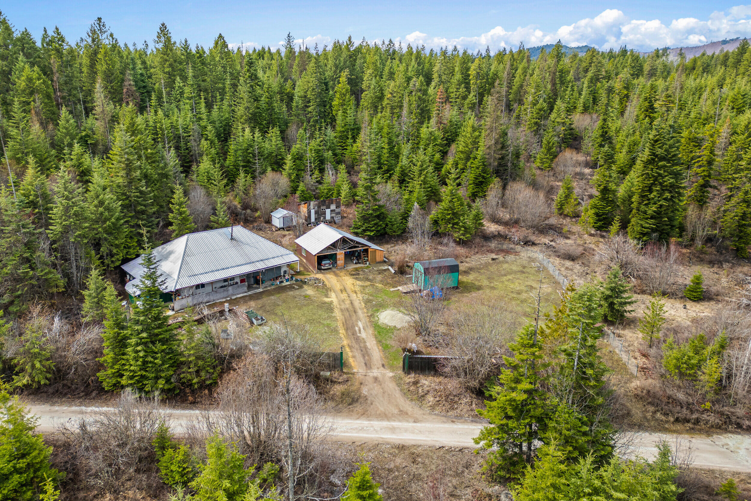 Property Photo: 4351 Hesseltine Rd WA 99181