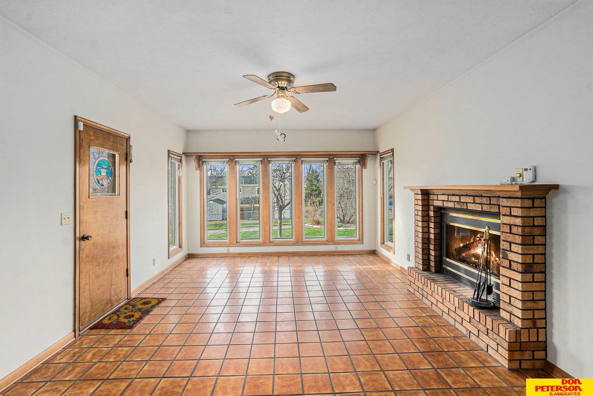 Property Photo: 9605 Saratoga Street NE 68134