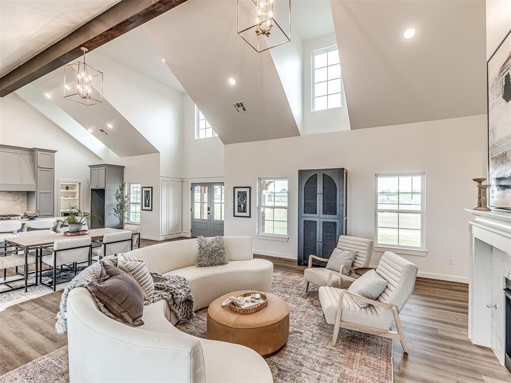 Property Photo:  2438 S May Avenue  OK 73044 