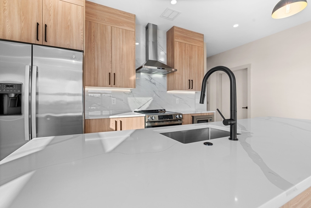 Property Photo: 463 Franklin St 301 MA 02176