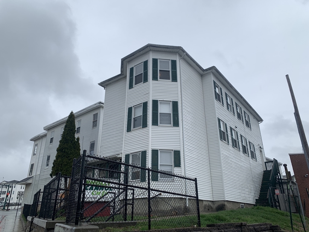 Property Photo: 5 Massasoit Rd 3 MA 01604