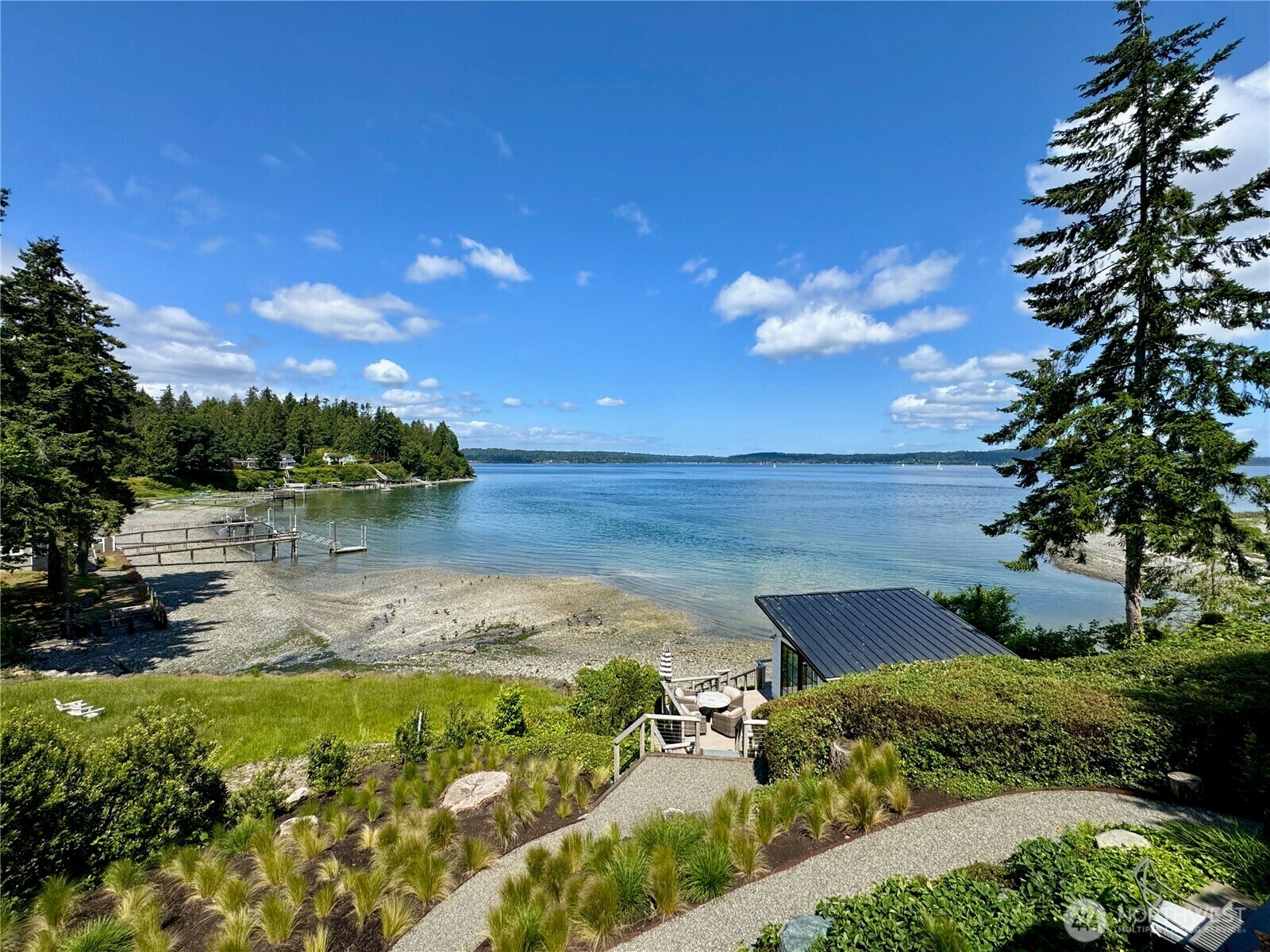 Property Photo: 9844 NE Lafayette Avenue WA 98110
