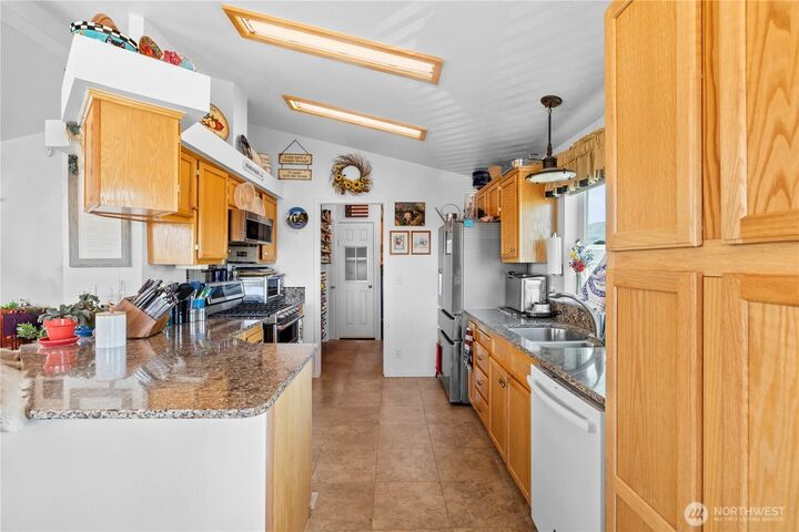 Property Photo:  505  Desert Aire Dr SW  WA 99349 