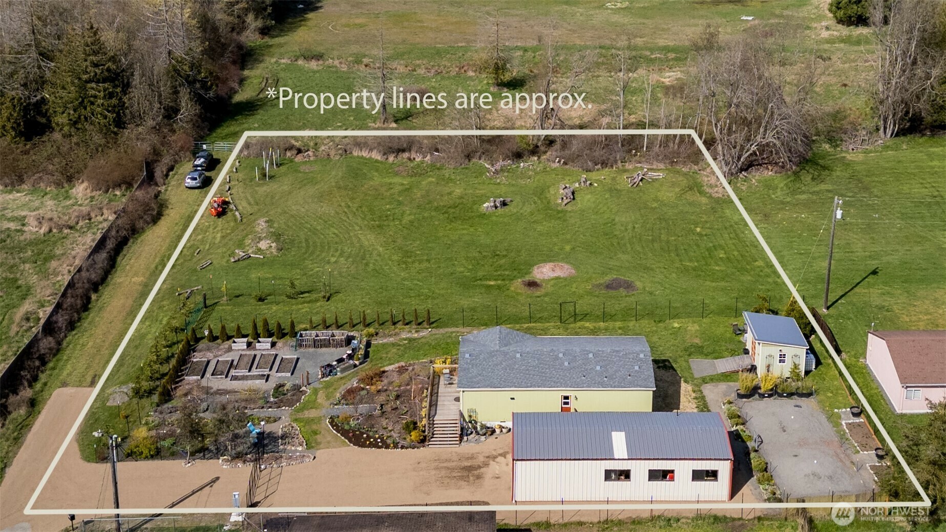 Property Photo: 2905 E Vinup Street WA 98362