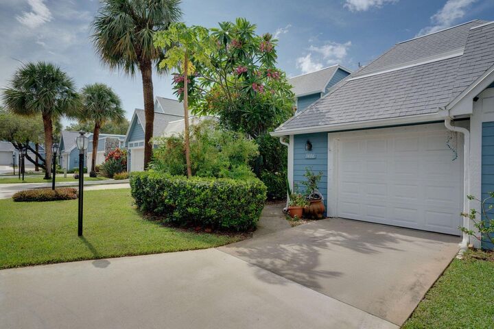 Property Photo: 1406 Ocean Dunes Circle FL 33477