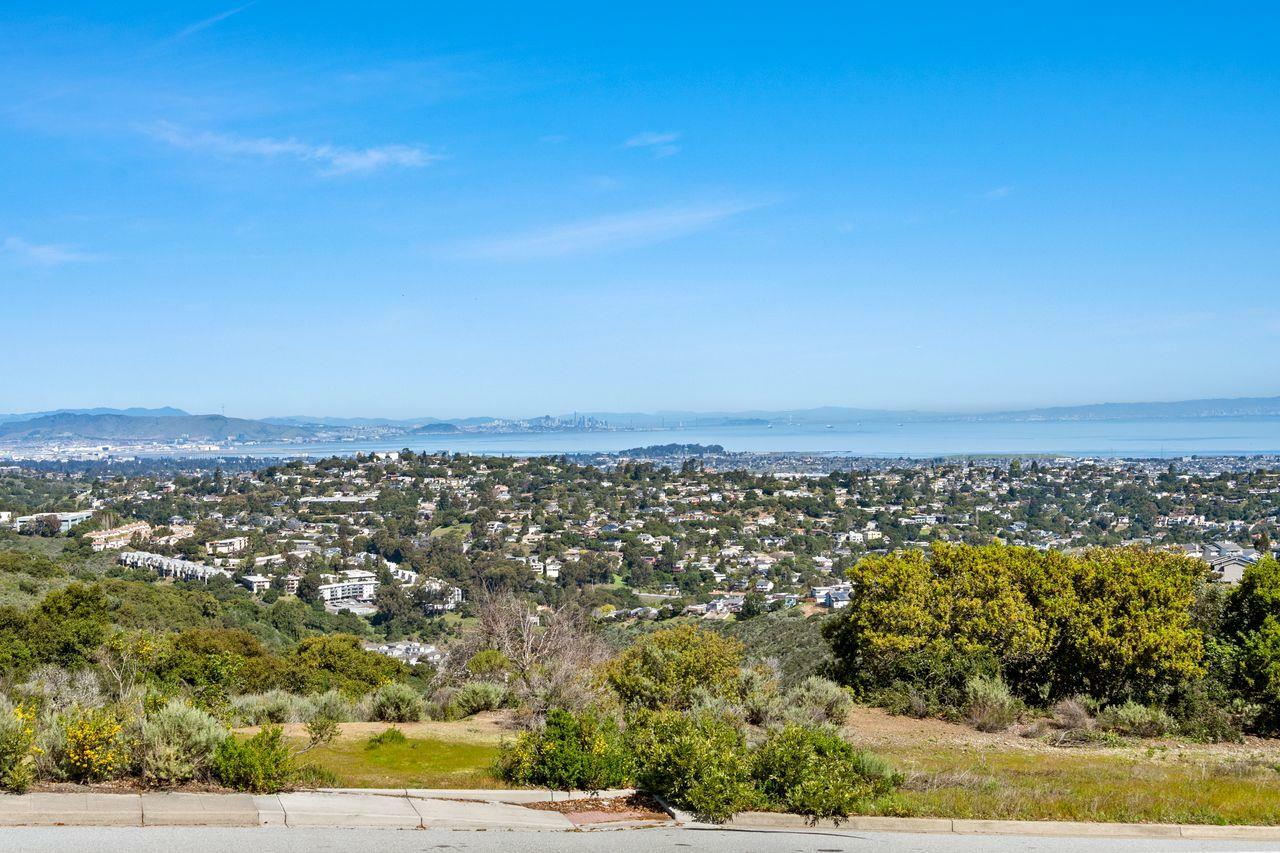Property Photo: 2 Bellflower Lane CA 94070